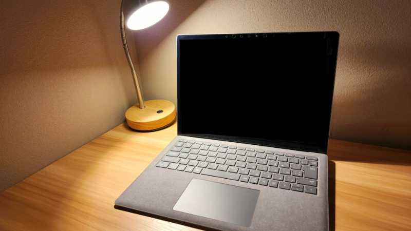wraplus スキンシール MacBook Aiの口コミ｜見た目・重厚感・手触りに期待どおり？